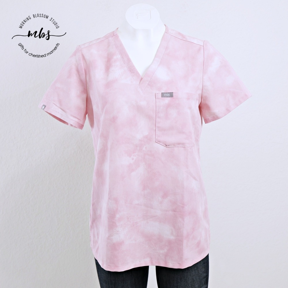 FIGS V-Neck Tie Dye Cloud Wash Single Pocket Scrub Top Pink Women S - Picture 3 of 11